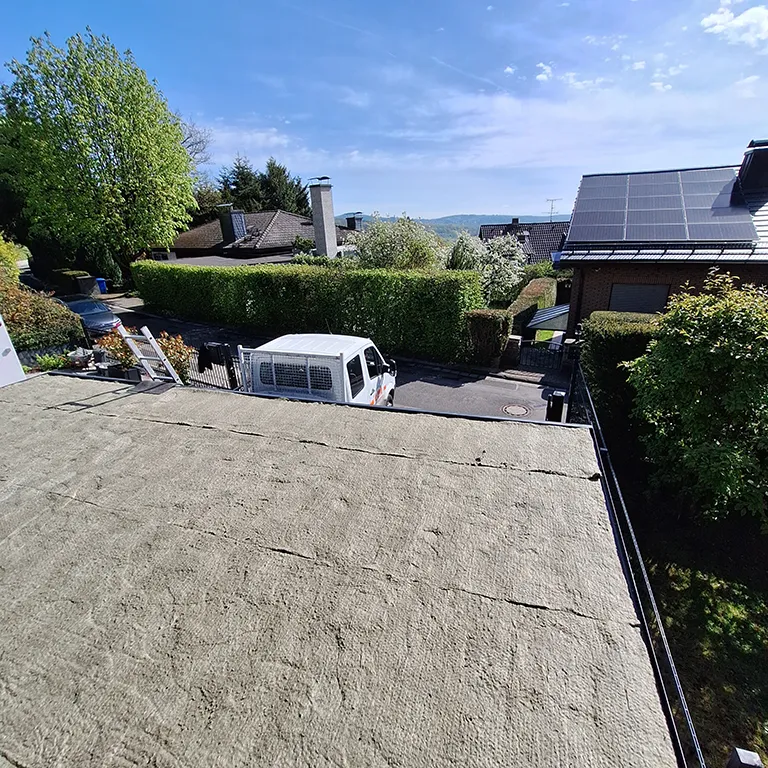 Gründach verlegen auf einem Carport